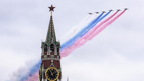Самолеты-буксировщики мишеней Су-25БМ во время воздушной части парада в честь 76-й годовщины Победы в Великой Отечественной войне в Москве