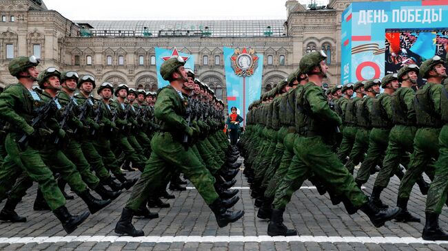 Военнослужащие парадных расчетов на военном параде в честь 76-й годовщины Победы в Великой Отечественной войне в Москве