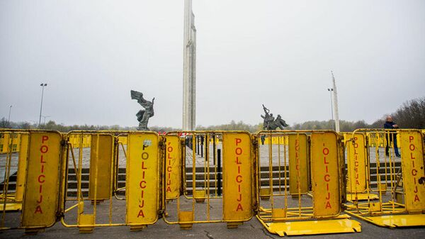 Полиция Латвии в День Победы перекрыла доступ к памятнику Освободителям в Риге