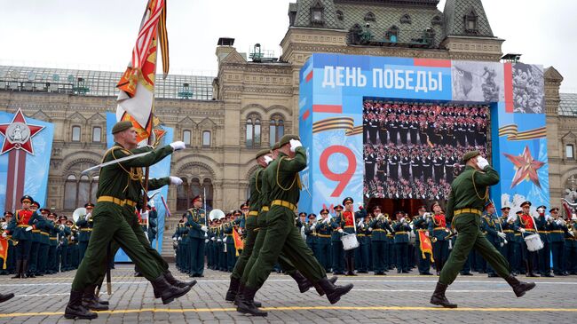 Военнослужащие парадных расчетов на военном параде в честь 76-й годовщины Победы в Великой Отечественной войне в Москве