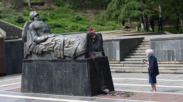 Могила Неизвестного солдата в парке Ваке в Тбилиси, Грузия