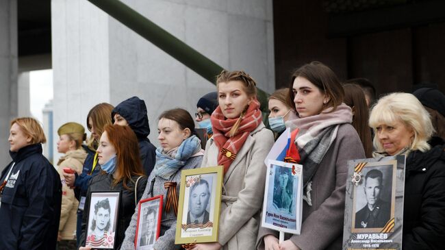 Участники акции Лица Победы на Поклонной горе в Москве