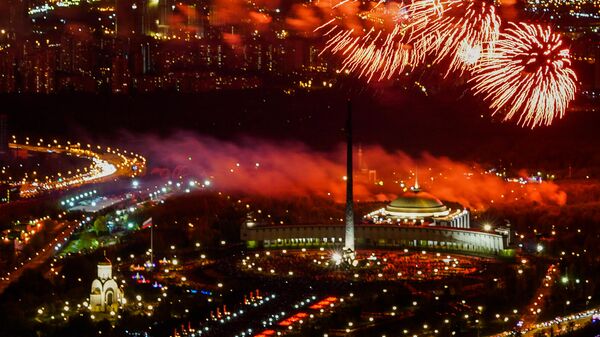 Праздничный салют в честь Дня Победы в Москве