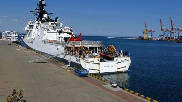 Американский фрегат береговой охраны USCGC Hamilton в порту Одессы