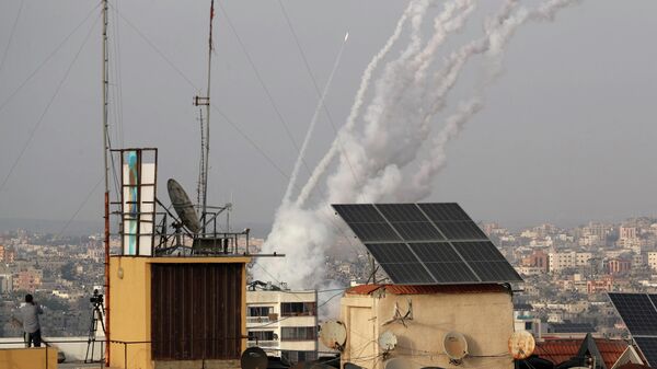 Ракеты запущены палестинскими боевиками по Израилю, в Газе 10 мая 2021 года