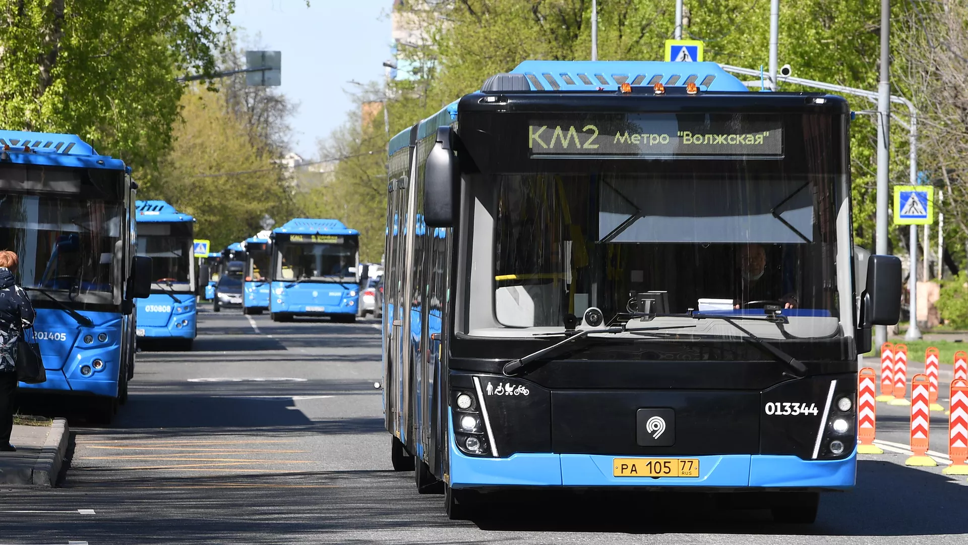 Автобусы у станции метро Волжская, где организована остановка бесплатных автобусов КМ - РИА Новости, 1920, 27.05.2021