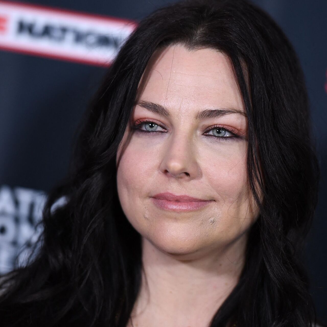 Барлық тесіктерде орыс мама