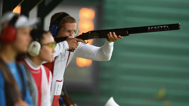 Максим Смыков (Россия) на чемпионате мира по стендовой стрельбе в ССК Лисья нора в Московской области