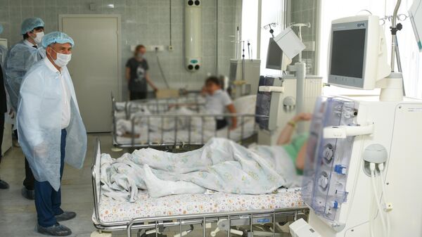 Президент Республики Татарстан Рустам Минниханов во время посещения госпитализированных раненных при стрельбе в гимназии в казанской республиканской детской клинической больнице