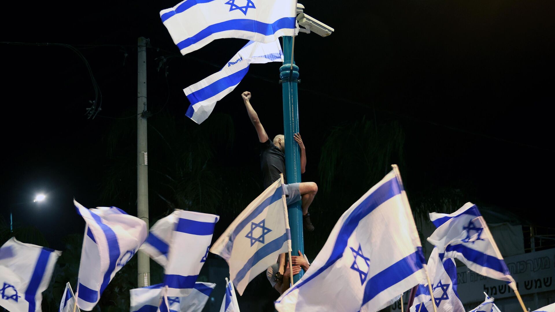 Participants in rally in Tel Aviv with Israeli flags - RIA Novosti, 1920, 26.03.2023