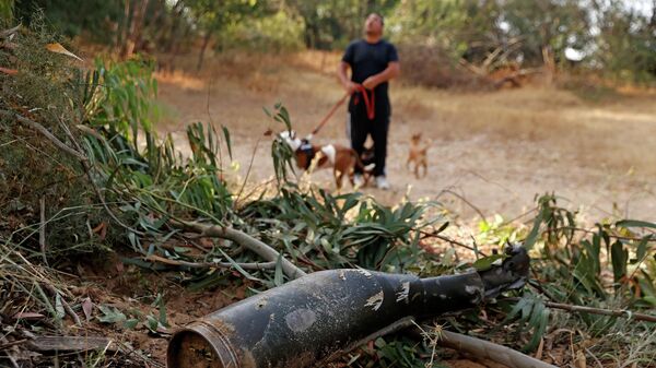 Снаряд, выпущенный из сектора Газа, в Ашкелоне, Израиль 