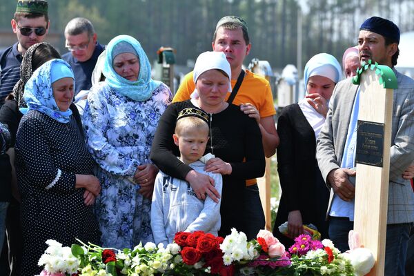 Похороны погибших в результате стрельбы в школе №175 в Казани