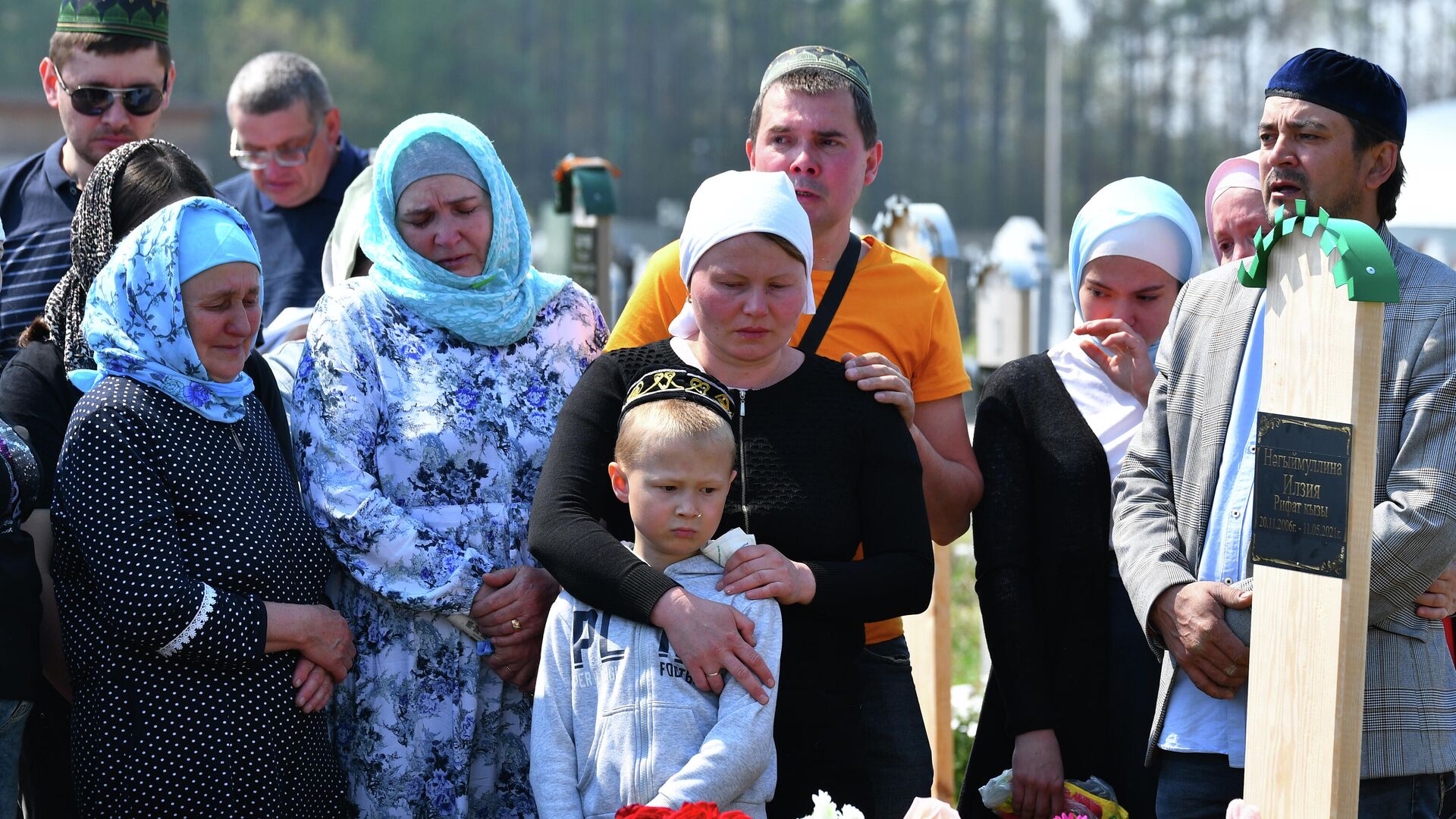 Похороны погибших в результате стрельбы в школе №175 в Казани - РИА Новости, 1920, 13.05.2021