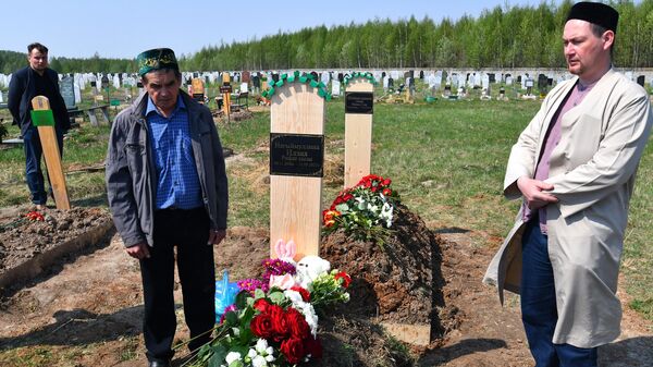 Похороны погибших в результате стрельбы в школе No175 в Казани