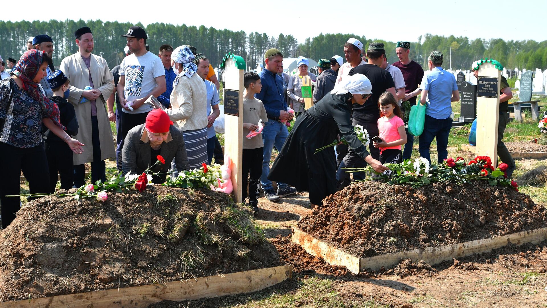 Похороны погибших в результате стрельбы в школе No175 в Казани - РИА Новости, 1920, 13.05.2021