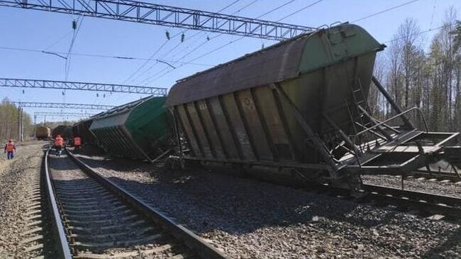 Сход с рельсов грузового поезда в Карелии