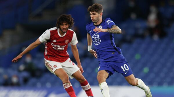 Arsenal's Egyptian midfielder Mohamed Elneny (L) vies with Chelsea's US midfielder Christian Pulisic during the English Premier League football match between Chelsea and Arsenal at Stamford Bridge in London on May 12, 2021. (Photo by Catherine Ivill / POOL / AFP) / RESTRICTED TO EDITORIAL USE. No use with unauthorized audio, video, data, fixture lists, club/league logos or 'live' services. Online in-match use limited to 120 images. An additional 40 images may be used in extra time. No video emulation. Social media in-match use limited to 120 images. An additional 40 images may be used in extra time. No use in betting publications, games or single club/league/player publications. / 