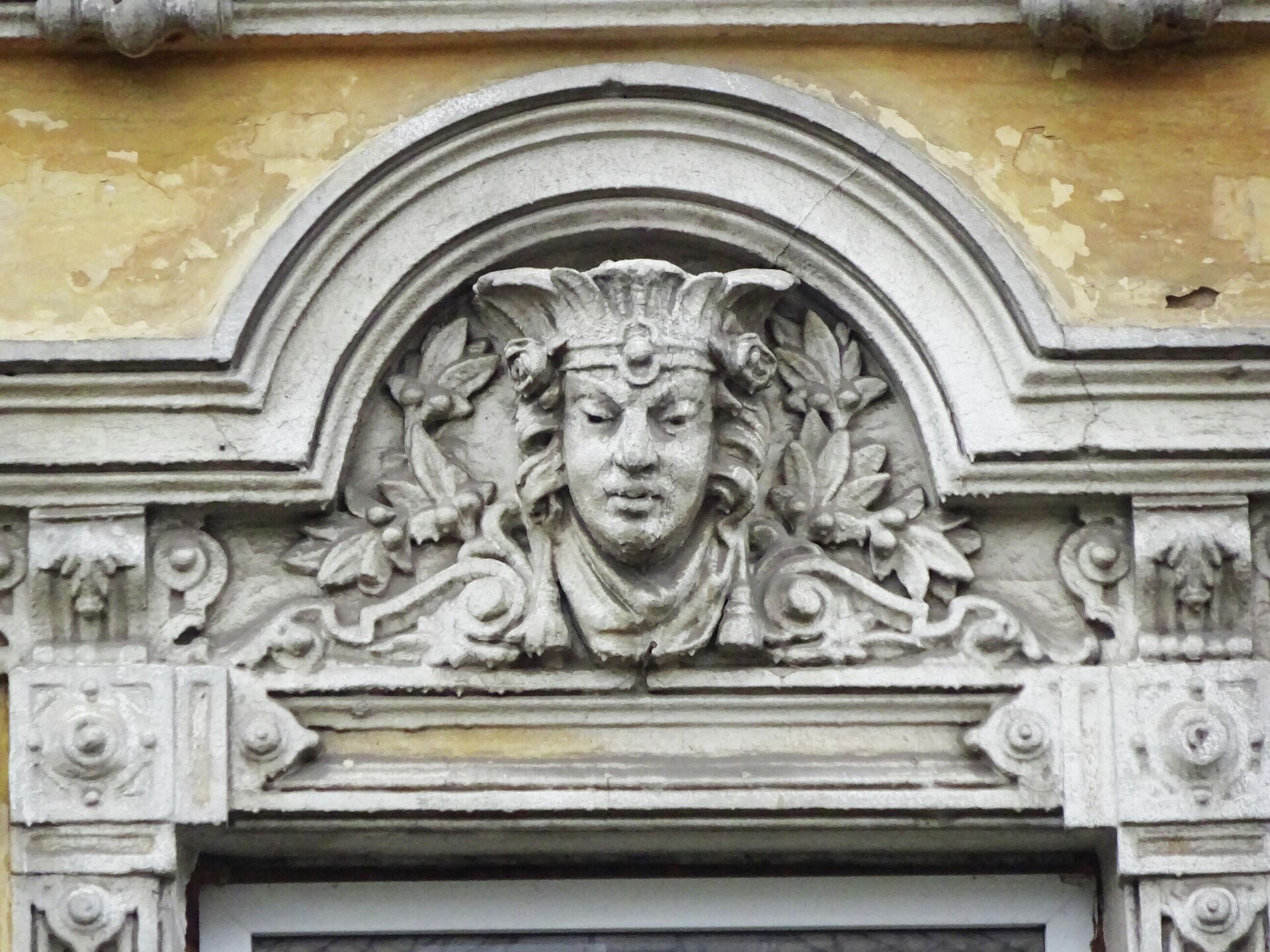 Лепнина на фасаде бывшей мастерской Юрьева Лепнина на фасаде бывшей мастерской Юрьева - РИА Новости, 1920, 17.11.2025