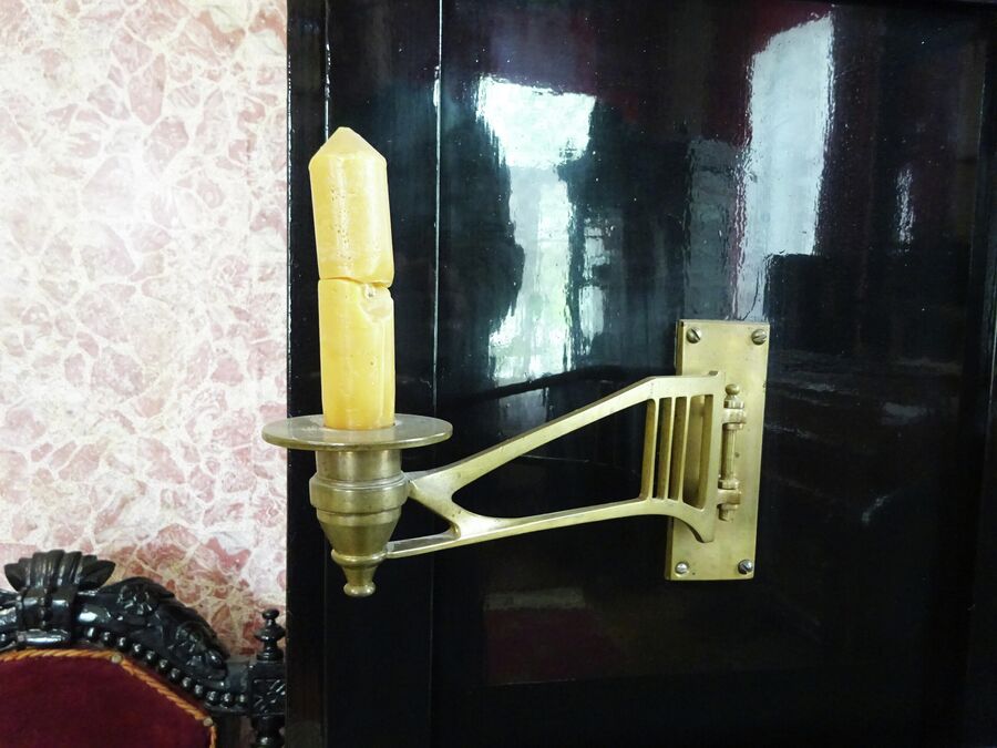 Свеча в пианино в доме-музее Голицыных