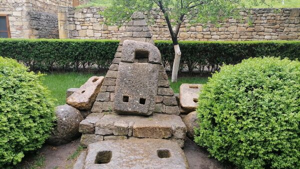 Каменный якорь в цитадели Нарын-Кала в Дербенте