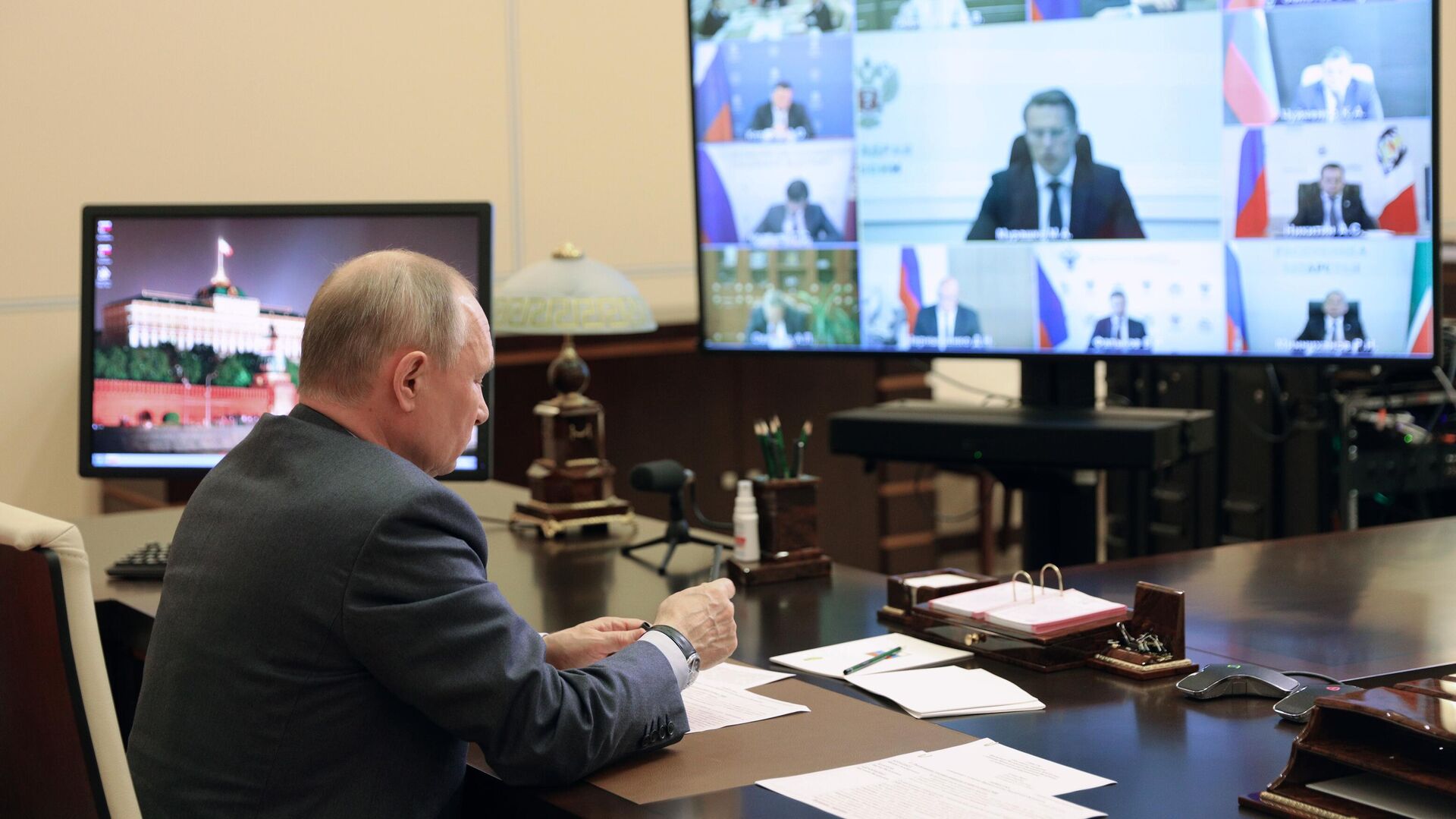 Президент РФ В. Путин провел совещание с членами правительства РФ - РИА Новости, 1920, 13.05.2021