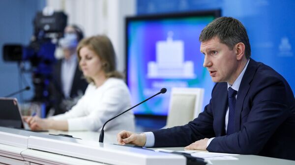 Министр экономического развития РФ Максим Решетников во время брифинга в Доме правительства РФ