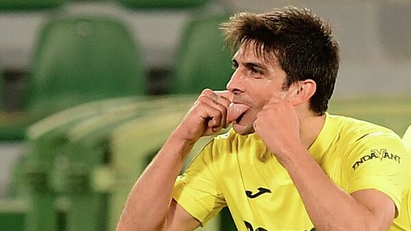 Villarreal's Spanish forward Gerard Moreno celebrates after scoring a goal during the Spanish league football match between Elche CF and Villarreal CF at the Martinez Valero stadium in Elche on February 6, 2021. (Photo by JOSE JORDAN / AFP)