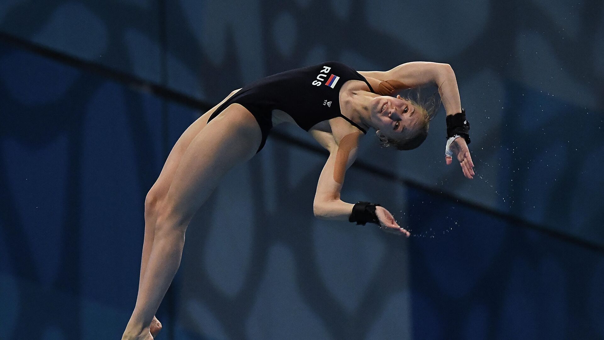 Russia's Anna Konanykhina competes in  the final of the Women's 10m Platform Diving event during the LEN European Aquatics Championships at the Duna Arena in Budapest on May 13, 2021. (Photo by Attila KISBENEDEK / AFP) - РИА Новости, 1920, 13.05.2021