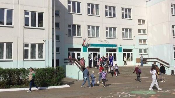 Школьники казанской гимназии вернулись к занятиям после трагических событий 