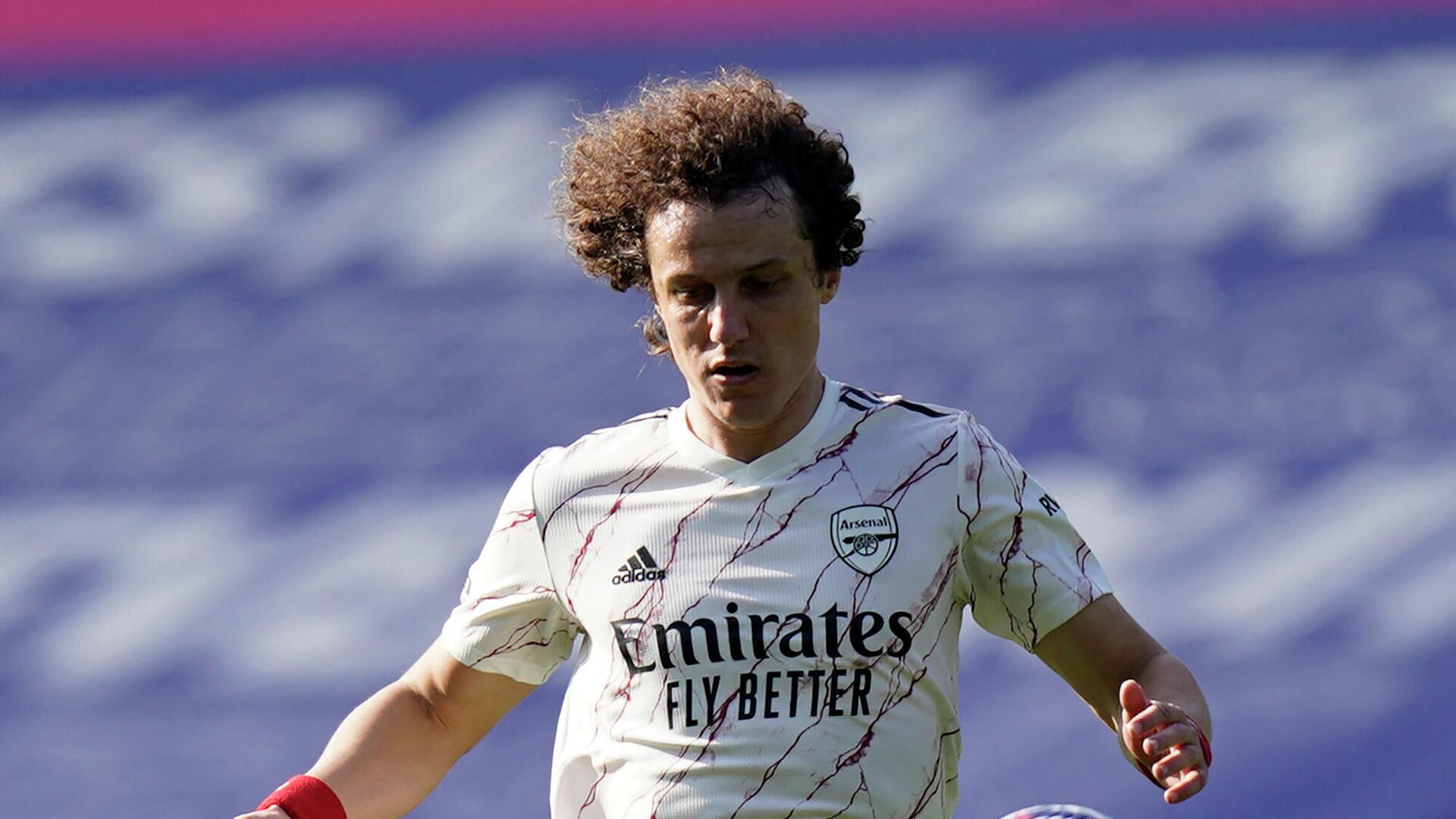 Arsenal's Brazilian defender David Luiz controls the ball during the English Premier League football match between Leicester City and Arsenal at King Power Stadium in Leicester, central England on February 28, 2021. (Photo by Tim Keeton / POOL / AFP) / RESTRICTED TO EDITORIAL USE. No use with unauthorized audio, video, data, fixture lists, club/league logos or 'live' services. Online in-match use limited to 120 images. An additional 40 images may be used in extra time. No video emulation. Social media in-match use limited to 120 images. An additional 40 images may be used in extra time. No use in betting publications, games or single club/league/player publications. /  - РИА Новости, 1920, 14.05.2021