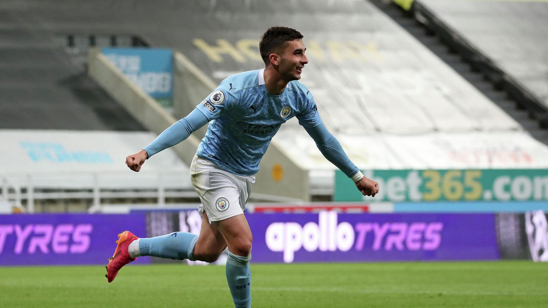 Manchester City's Spanish midfielder Ferran Torres celebrates scoring his team's fourth goal, his third, during the English Premier League football match between Newcastle United and Manchester City at St James' Park in Newcastle-upon-Tyne, north east England on May 14, 2021. (Photo by SCOTT HEPPELL / POOL / AFP) / RESTRICTED TO EDITORIAL USE. No use with unauthorized audio, video, data, fixture lists, club/league logos or 'live' services. Online in-match use limited to 120 images. An additional 40 images may be used in extra time. No video emulation. Social media in-match use limited to 120 images. An additional 40 images may be used in extra time. No use in betting publications, games or single club/league/player publications. /  - РИА Новости, 1920, 15.05.2021