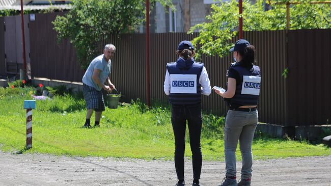 Представители мониторинговой миссии ОБСЕ прибыли на место обстрела в Петровском районе Донецка