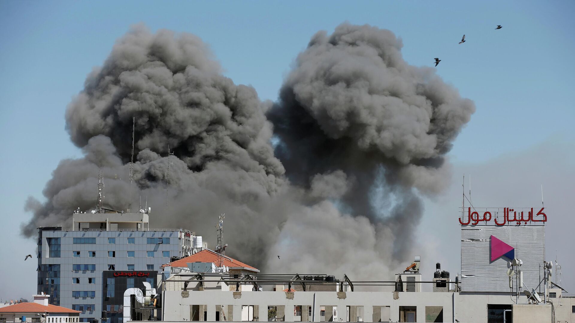 Дым от израильского авиаудара по Газе. 15 мая 2021 - РИА Новости, 1920, 17.05.2021