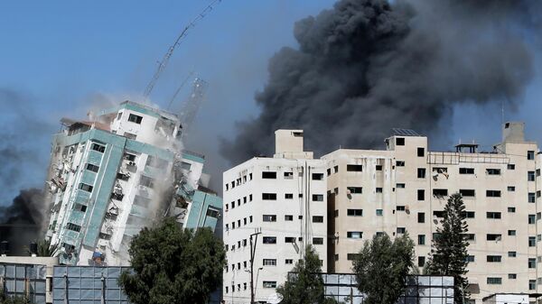 Обрушение здания в Газе, где располагались офисы международных СМИ