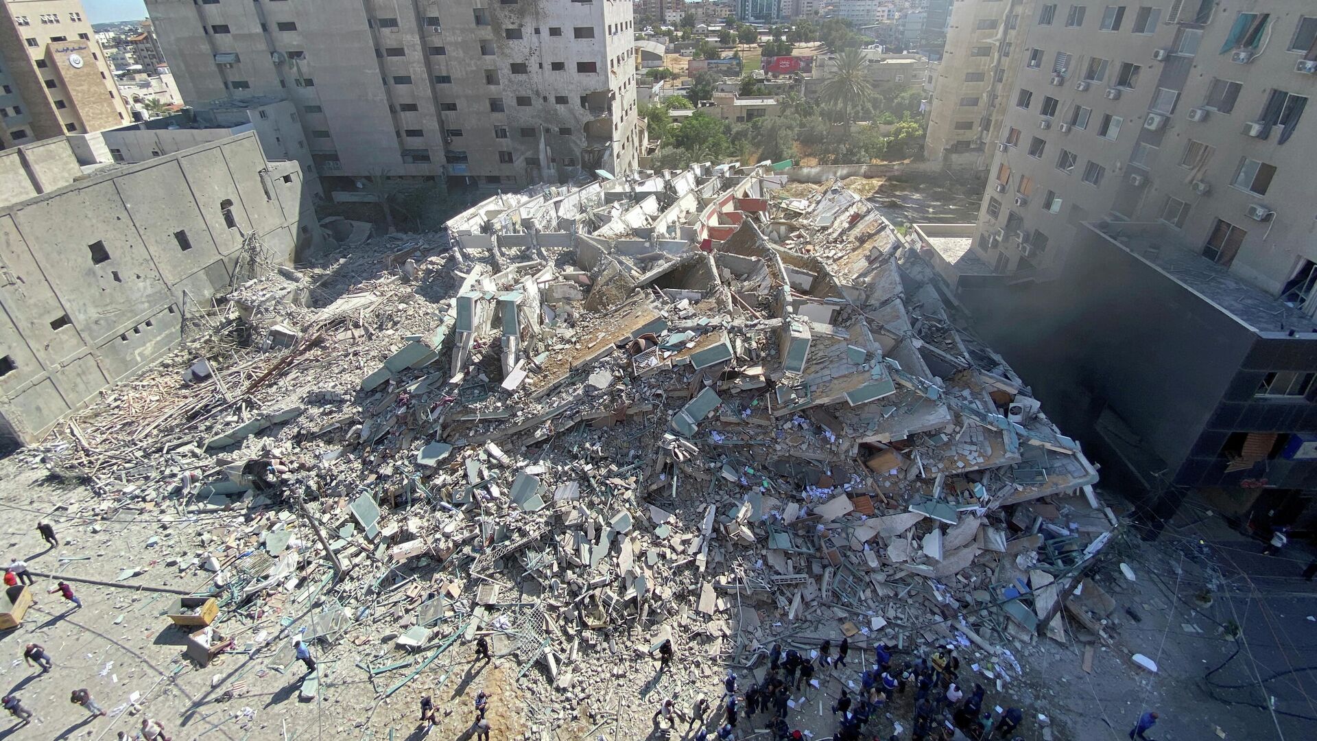 Разрушенное здания в Газе, где располагались офисы международных СМИ - РИА Новости, 1920, 15.05.2021