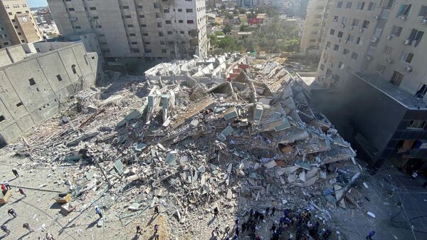 Разрушенное здания в Газе, где располагались офисы международных СМИ