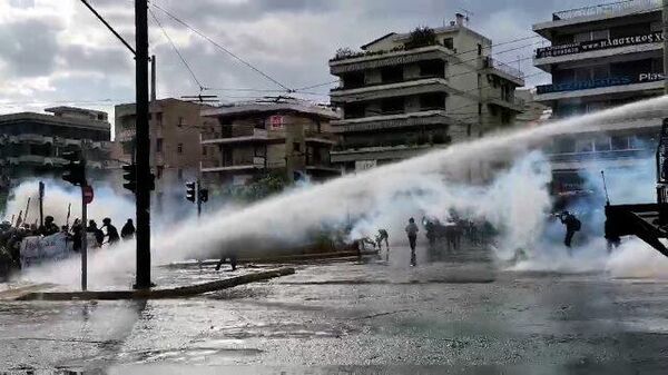 В Афинах на акции в поддержку Палестины применили газ и водометы