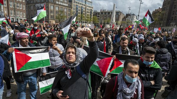 Демонстрация в поддержку палестинского народа проходит в Амстердаме