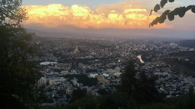 Вид на Тбилиси с горы Мтацминды