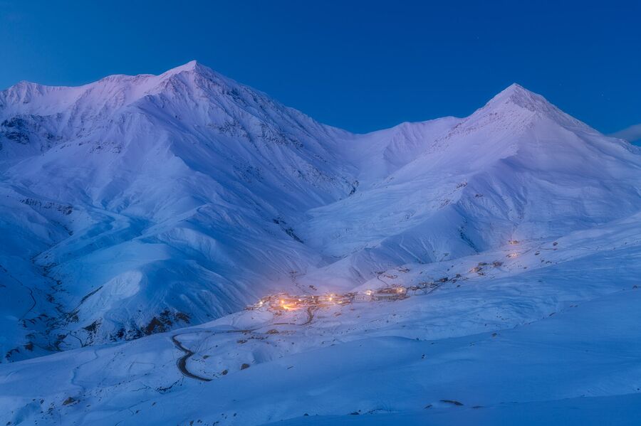 Село Куруш в мае. Расположенное на высоте 2560 метров село считается самым высокогорным в Европе 