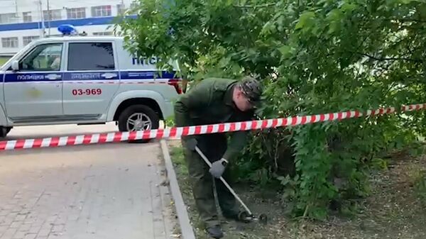 Сотрудник Следственного комитета РФ на месте убийства трех человек в Екатеринбурге