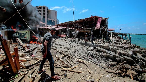 Вид на разрушенные в результате бомбардировки здания в секторе Газа