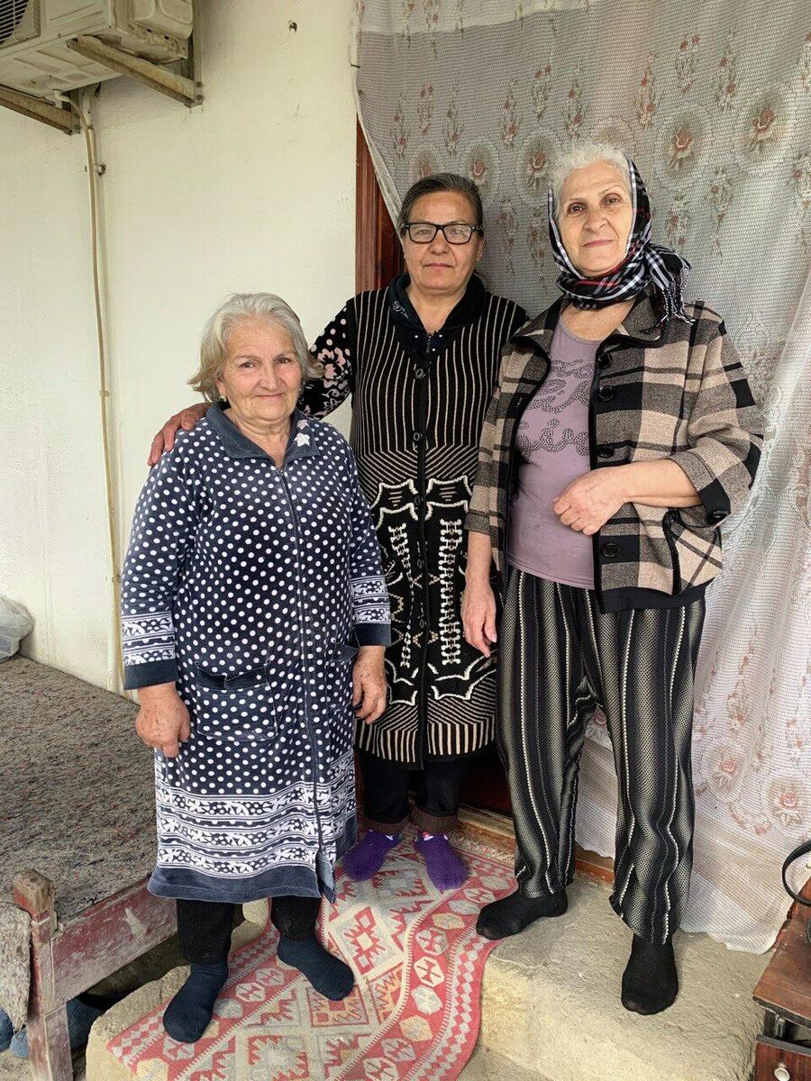 Мария Алиева Карапетян с соседями