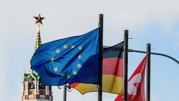 Флаги европейских государств и Евросоюза на фоне Кремля