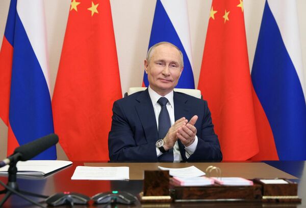 Президент РФ Владимир Путин принимает участие по видеосвязи в церемонии начала строительства энергоблоков №7 и №8 Тяньваньской АЭС и энергоблоков №3 и №4 АЭС Сюйдапу в Китае