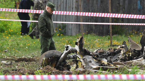 Фрагменты военно-учебного самолета Як-130 белорусских ВВС, потерпевшего крушение в городе Барановичи
