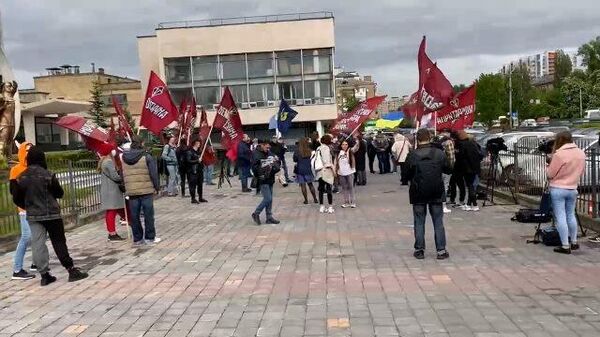 Митинг перед пресс-конференцией Зеленского возле здания Антонов