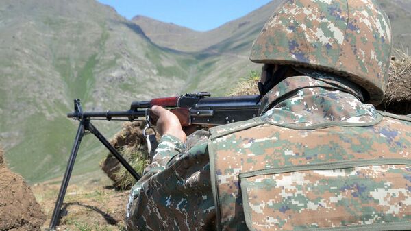 Армянский военнослужащий в приграничном районе