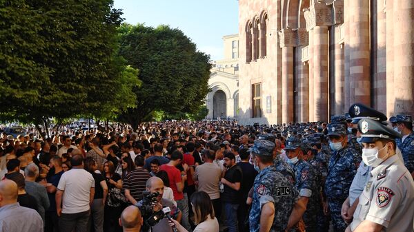 Участники акции протеста в Ереване с требованием опубликовать договор с Азербайджаном