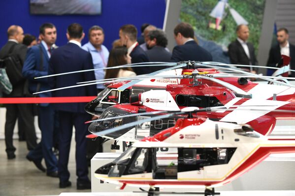 Макеты вертолетов на XIV Международной выставки вертолетной индустрии HeliRussia 2021 в Москве